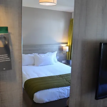 Les Deux Tours Otel *